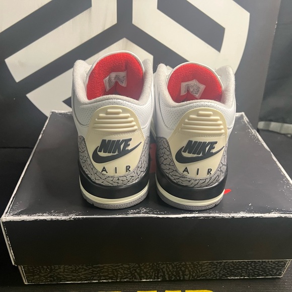 Retro Jordan 3 Reimagined, White Cement - Picture 4 of 6
